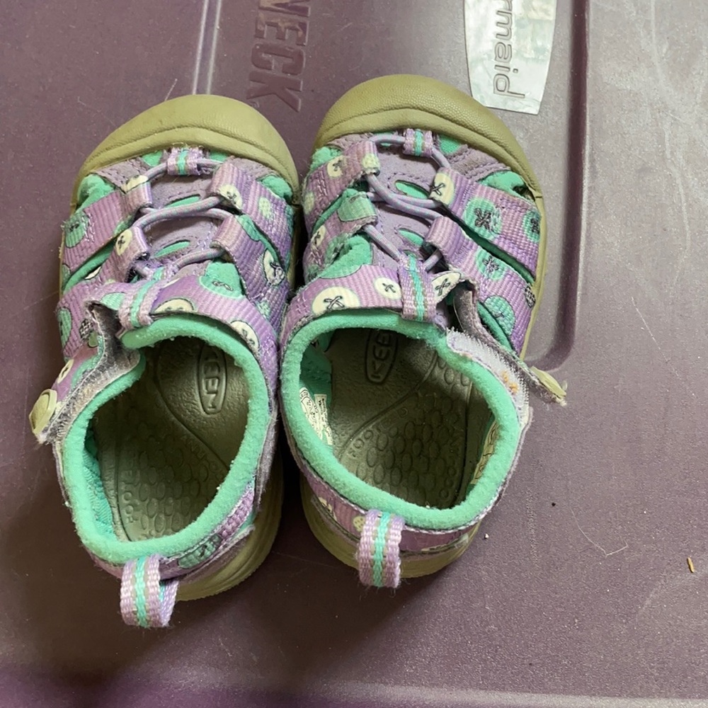GUC size 6 toddler keens